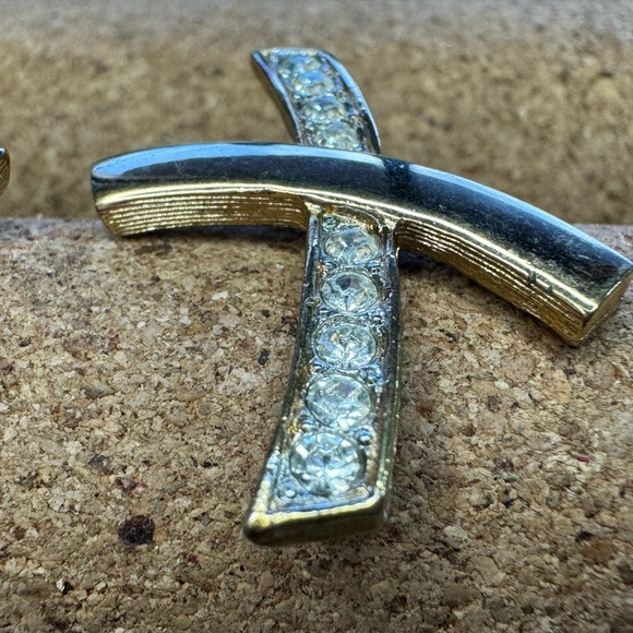 Vintage STATEMENT Earrings Designer Unsigned Gold Tone XOXO - Picture 13 of 17